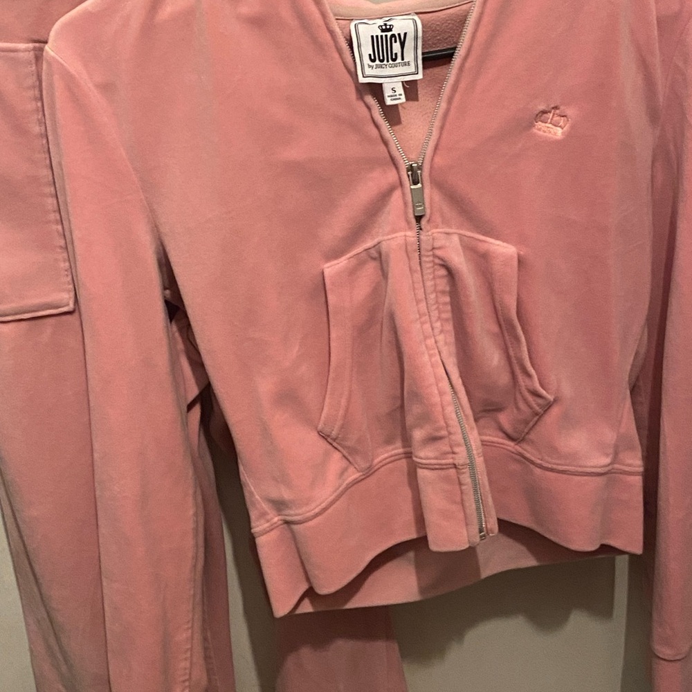 JUICY COUTURE Pink Velour Zip-Up Jacket and velvet pants
